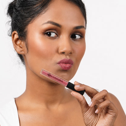  Crush_Tone_berry Model wearing Luxiora Crush Tone berry pink lipstick on Indian skin, velvet matte